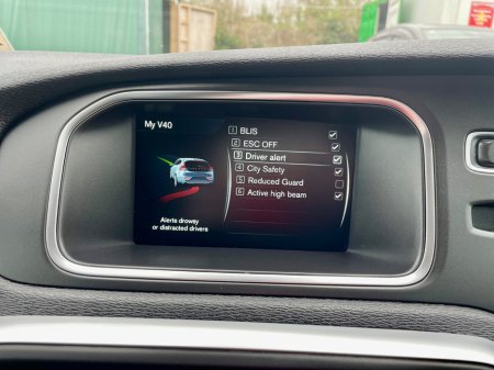 2017 Volvo V40 - thumbnail 32