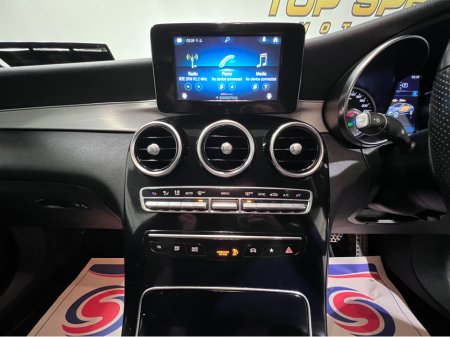 2020 Mercedes-Benz GL Class 200 D COUPE 5DR AUTO €38,900 thumbnail