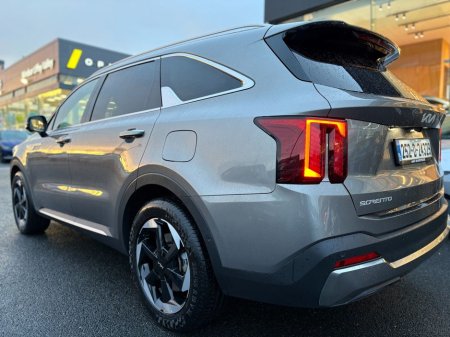 2025 Kia Sorento 1.6 Plug In Hybrid (7 Seats) €59,995 thumbnail
