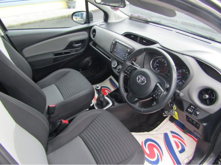 2018 Toyota Yaris - thumbnail 10