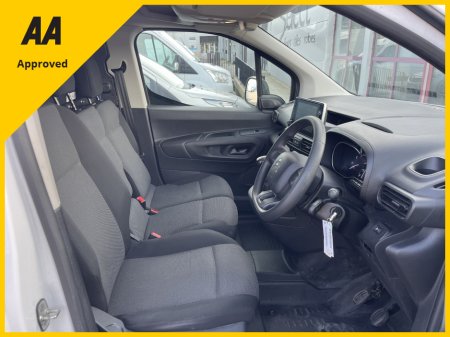 2023 Citroen Berlingo - view 4