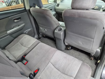 2012 Toyota Prius - thumbnail 20