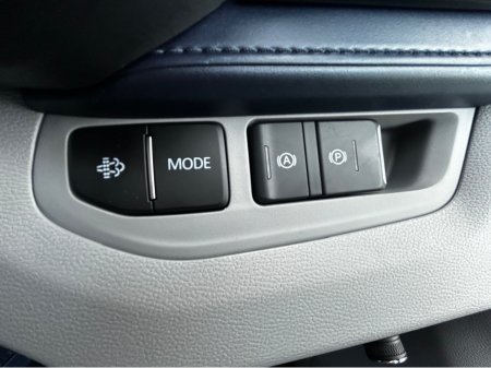 2026 Maxus Deliver 9 FWD LUX MODEL thumbnail