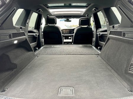 2025 Volkswagen Touareg - thumbnail 11