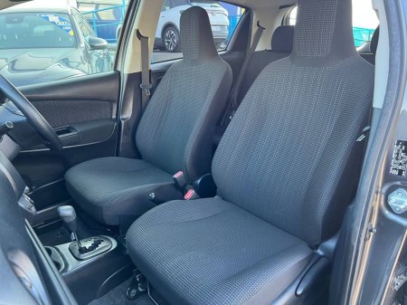 2018 Toyota Yaris - thumbnail 6