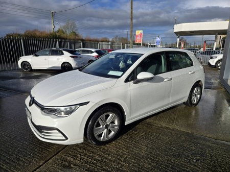 2022 Volkswagen Golf 2.0 TDI 115HP Life €24,950 thumbnail