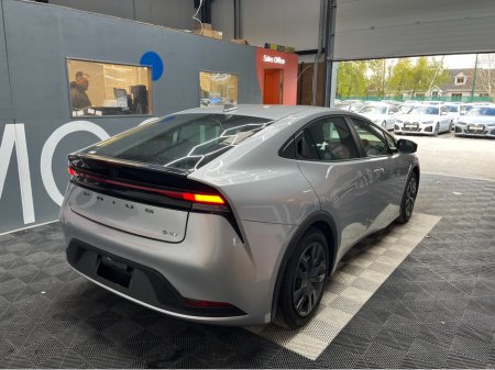 2025 Toyota Prius - photo 2