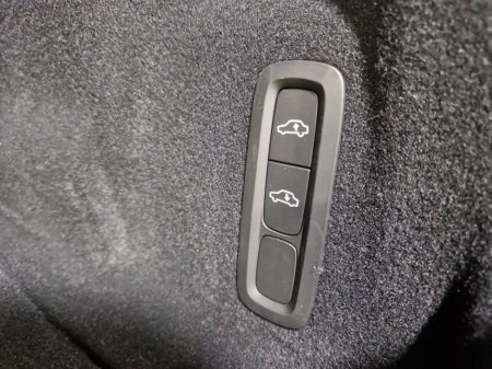 2025 Volvo XC60 T8 AWD PHEV Ultra Black Edition €71,950 thumbnail