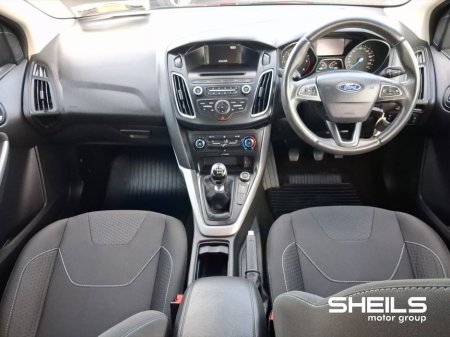 2017 Ford Focus - thumbnail 3