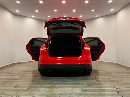 2015 Ford Focus 1.5 TDCI ZETEC 120PS 5DR €7,950 thumbnail