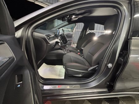 2021 Ford Focus - thumbnail 16