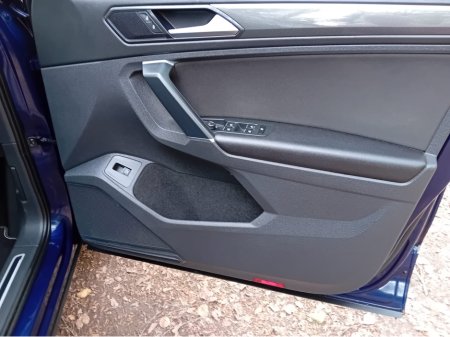 2018 Volkswagen Tiguan - thumbnail 24