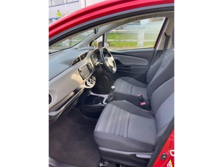 2016 Toyota Yaris - thumbnail 10