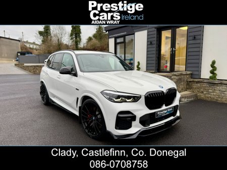 2022 BMW X5 XDRIVE 45E M SPORT AUTO,M PERFORMANCE BODY KIT,ALPINE WHITE,PLUS PACK,TECH PACK,HEAD UP DISPLAY,HEATED LEATHER,APPLE CAR PLAY,ADJUSTABLE SUSPENSION,CAMERAS,FACTORY UP GRADED BRAKES,FBMWSH,HIGH SPEC €64,950 thumbnail