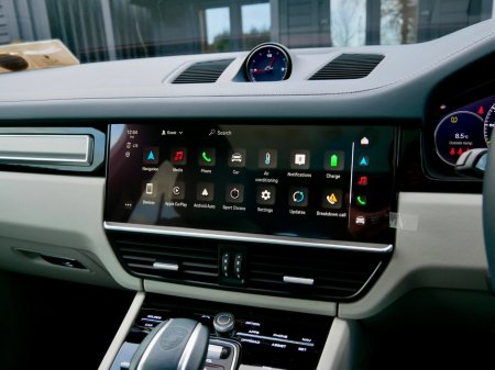 2023 Porsche Cayenne 3.0 V6 E-Hybrid 4WD Auto €87,950 thumbnail