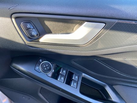 2020 Ford Focus - thumbnail 18