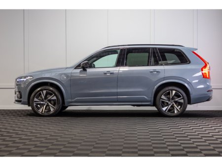 2022 Volvo XC90 PHEV T8 (390hp) R-Design AWD €59,950 thumbnail