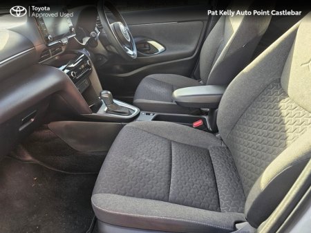 2022 Toyota Yaris Cross - thumbnail 6