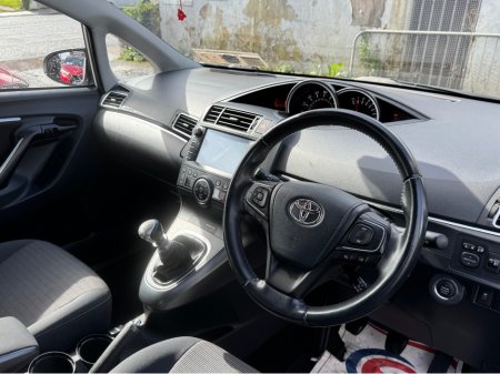 2017 Toyota Verso - thumbnail 3