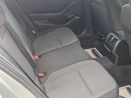 2018 Volkswagen Passat - thumbnail 5