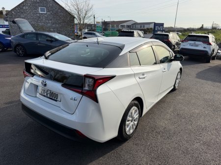 2021 Toyota Prius - thumbnail 3