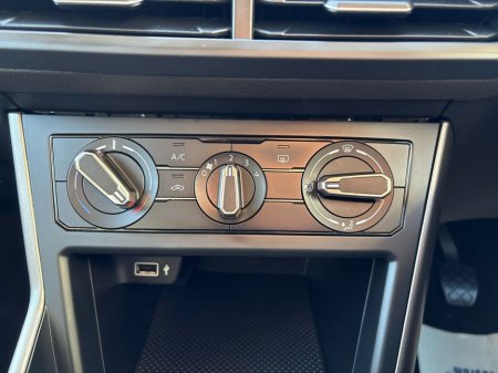 2018 Volkswagen Polo 1.0 TSI 65HP Launch Edition €13,975 thumbnail