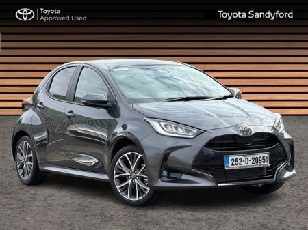 2025 Toyota Yaris PLATINUM PLUS 3 FREE SERVICES - SAVE THOUSANDS* FULL WARRANTY €32,445