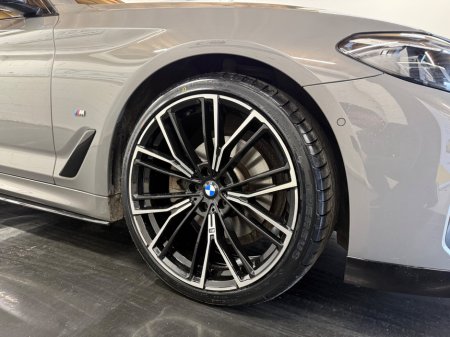 2021 BMW 5 Series - thumbnail 9