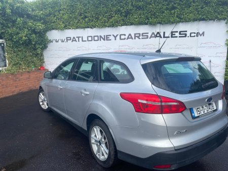 2015 Ford Focus - view 3