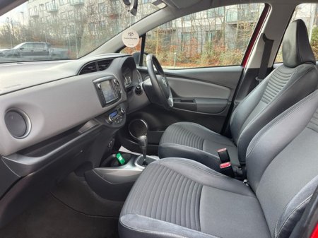 2016 Toyota Yaris - thumbnail 6