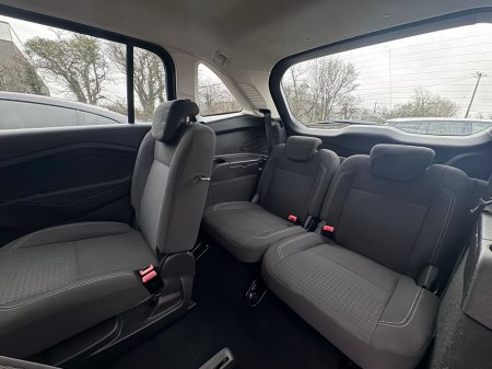 2016 Ford Grand C-Max 1.5 TDCI ZETEC 120 120PS 5DR €8,999 thumbnail