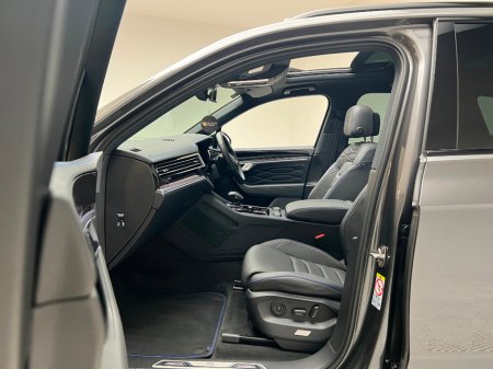 2025 Volkswagen Touareg - thumbnail 14