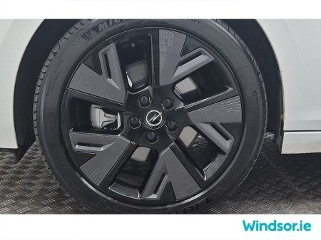 2025 Opel Astra GS 55KWh EV €37,995 thumbnail