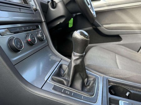 2013 Volkswagen Golf - thumbnail 2