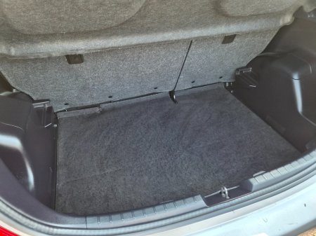 2014 Toyota Yaris - thumbnail 10