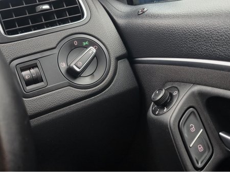 2015 Volkswagen Polo ( 152 REG ) 1.2 TSI COMFORTLINE  - CRUISE CONTROL - LOW TAX BAND - SIMI DEALER €11,750 thumbnail