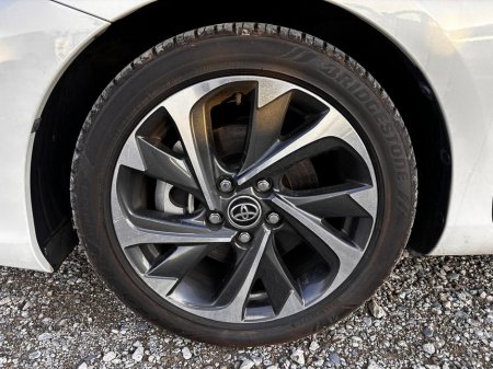 2016 Toyota Auris - thumbnail 2