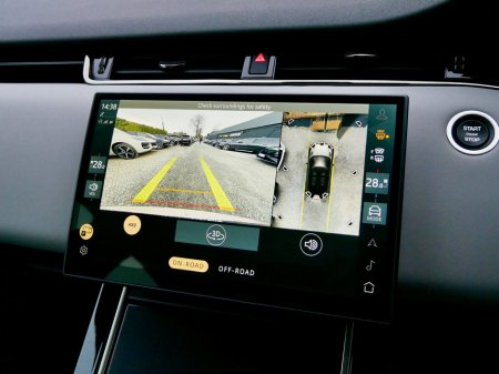 2025 Land Rover Range Rover Evoque 1.5 I3 PHEV 269 PS Dynamic SE €59,950 thumbnail