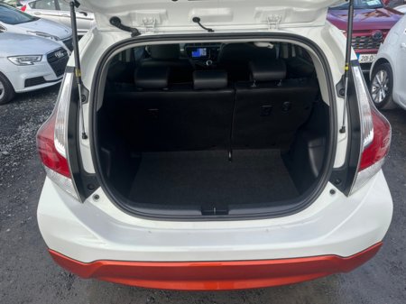 2017 Toyota Aqua - thumbnail 8