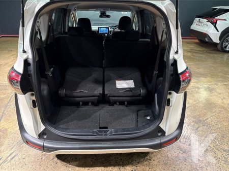 2019 Toyota Sienta - thumbnail 10