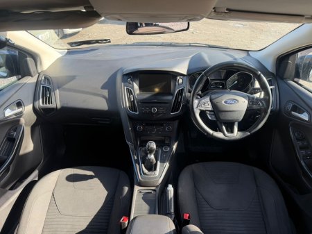 2017 Ford Focus - thumbnail 12