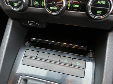 2018 Skoda Octavia STYLE 1.0 PETROL //HIGH SPEC//SAT NAV//REVERSE CAMERA// €13,950 thumbnail