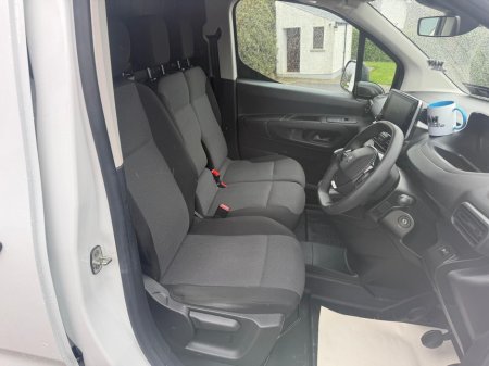 2022 Peugeot Partner 1.5 BLUE HDI 100 LONG BODY 6.2 €13,750 thumbnail