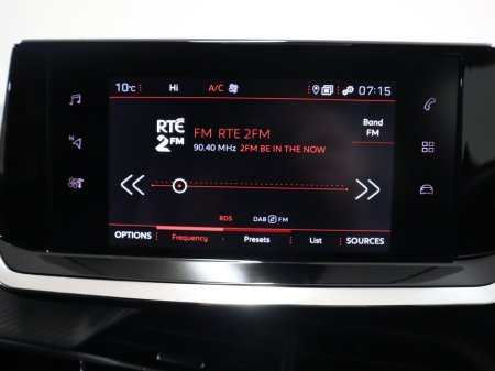 2023 Peugeot 2008 - thumbnail 15