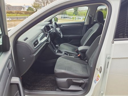 2023 Volkswagen T-Roc 2.0 TDi Sport DSG 150PS €30,950 thumbnail