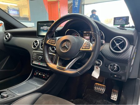 2016 Mercedes-Benz A Class 2016 MERCEDES-BENZ A180 SPORT RADAR SAFETY PACKAGE 1.6 AUTOMATIC / CRUISE CONTROL / REVERSE CAMERA / ELECTRIC MEMORY & HEATED SEATS / PADDLE SHIFTERS AND MORE thumbnail