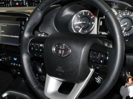 2024 Toyota Hilux 2.8 SR5 Double CAB 4DR €48,999 thumbnail