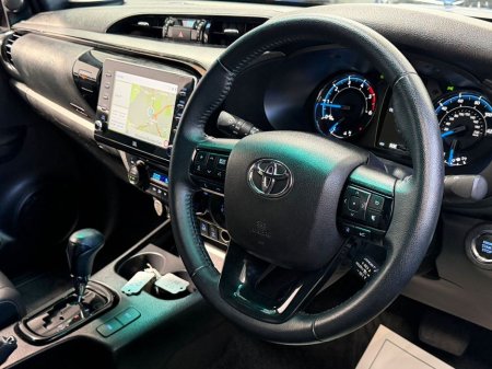 2022 Toyota Hilux - thumbnail 11