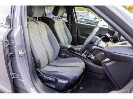 2025 Peugeot 2008 2025 Peugeot 2008 1.2 Puretech 100bhp Allure thumbnail