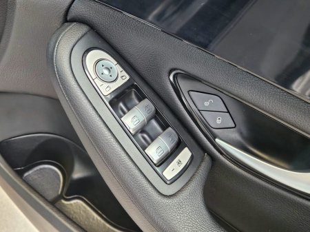 2016 Mercedes-Benz C Class - thumbnail 6